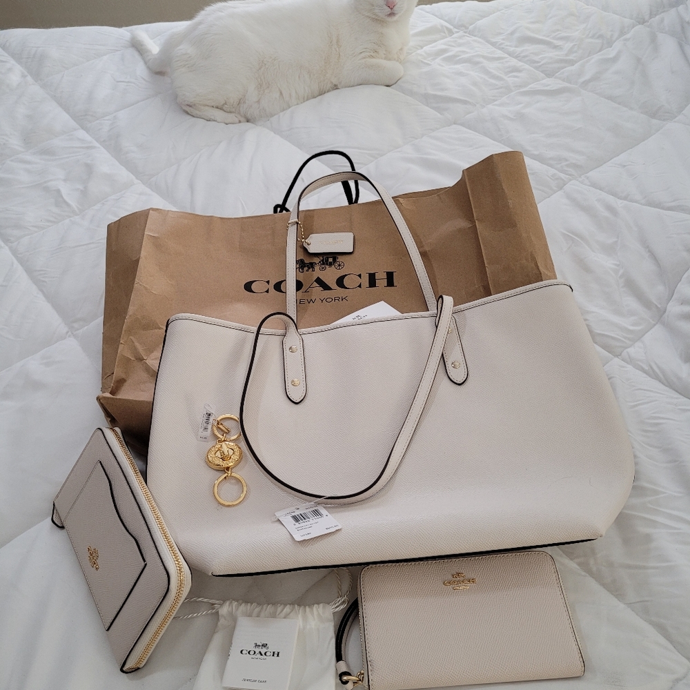 New Coach White leather sachel purse, wallet, checkbook, keychain